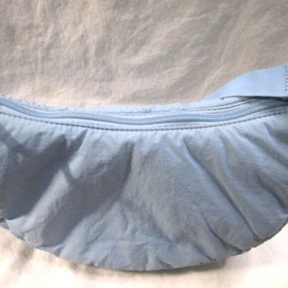 OLD NAVY PUFFY LIGHT WEIGHT FANNY/BELT BAG Light Blue - Picture 4 of 6